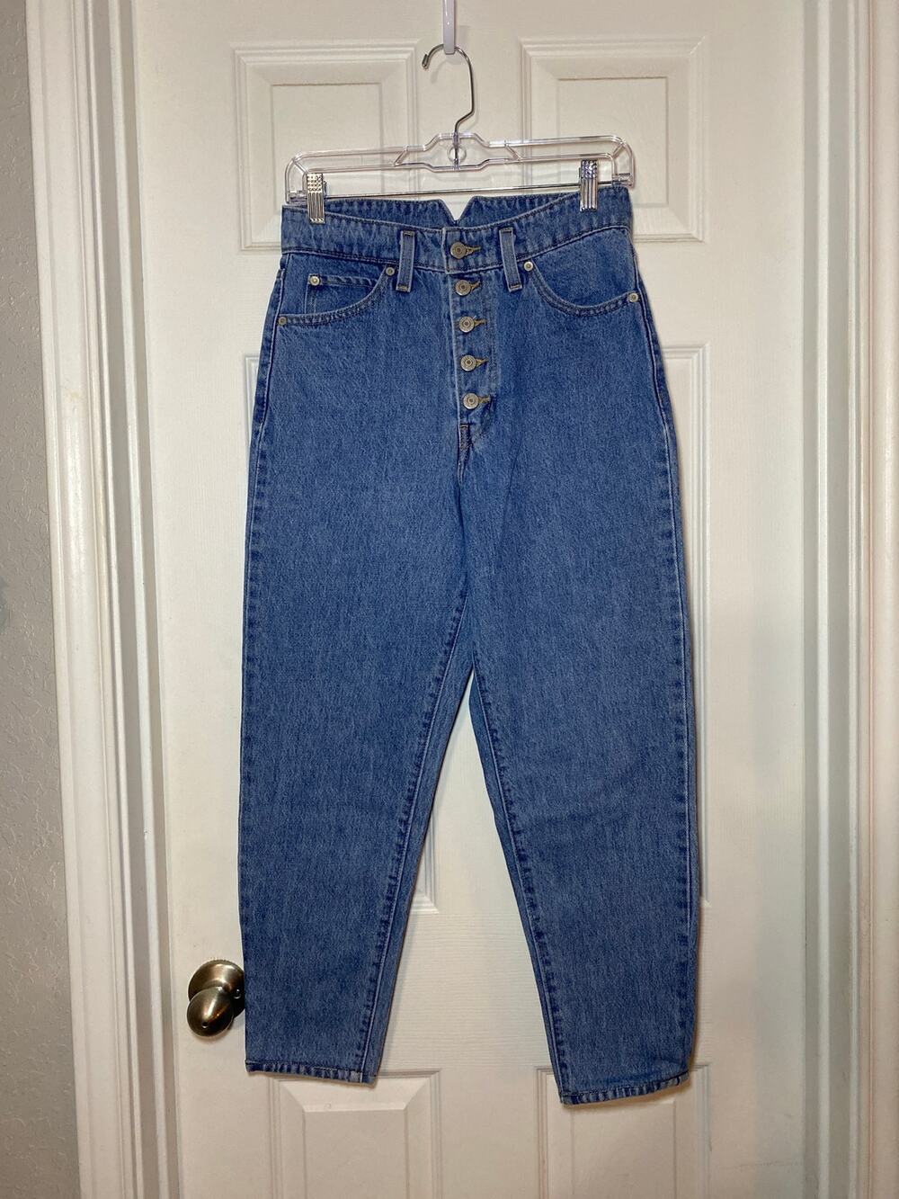 Levi's High Waisted Mom Jean 27 Medium Wash V Notch Button Fly Cotton Denim
